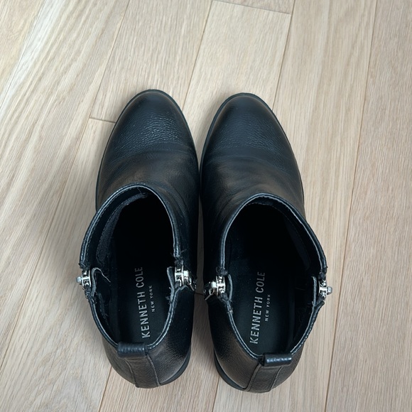 Kenneth Cole Women’s Black Leather Booties. Size 6. Good Condition. - Picture 2 of 5